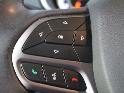 Used 2022 Jeep Cherokee Latitude Lux w/ Sun & Sound Group AWD/4WD image 16