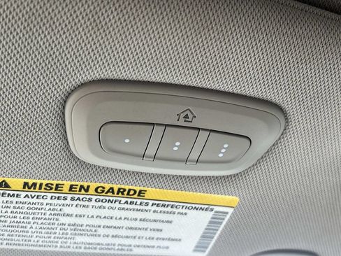 Used 2023 Chrysler Pacifica Limited FWD image 47