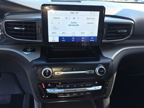 Used 2020 Ford Explorer XLT w/ Equipment Group 202A image 14