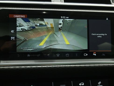 Used 2019 Land Rover Range Rover Velar S image 16