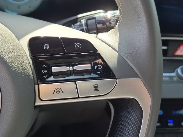 Used 2023 Hyundai Elantra SEL w/ Convenience Package FWD image 17