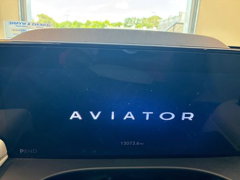 Certified 2025 Lincoln Aviator Reserve AWD/4WD image 12