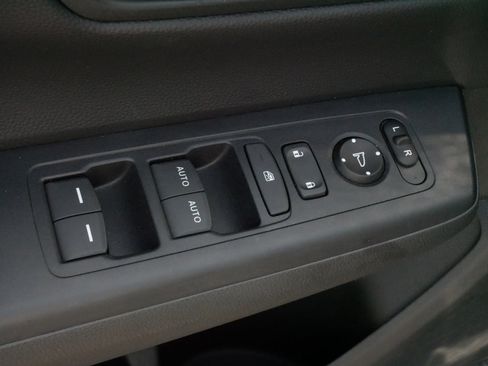 Used 2023 Honda CR-V EX image 19