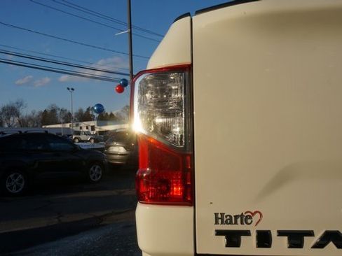 Used 2024 Nissan Titan SV w/ SV Convenience Package image 75