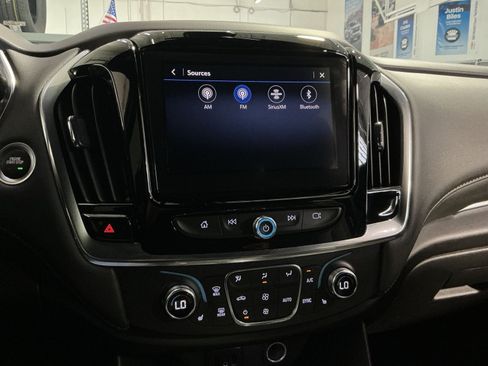 Used 2023 Chevrolet Traverse LT FWD image 19