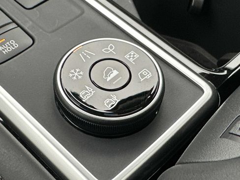 New 2026 Nissan Pathfinder SL AWD/4WD image 38