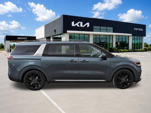 Used 2023 Kia Carnival SX FWD image 4