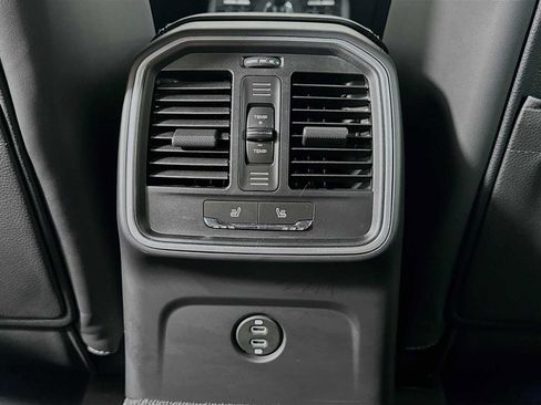 Certified 2026 Porsche Macan AWD/4WD image 26