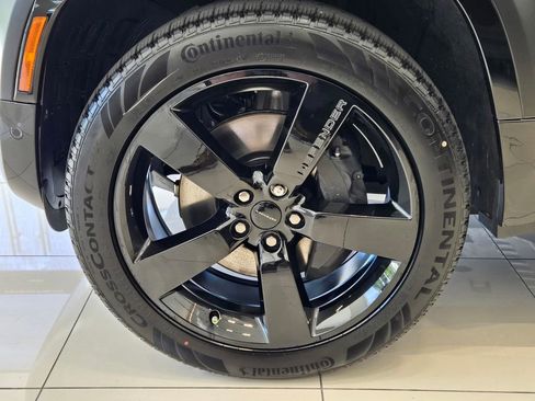 New 2026 Land Rover Defender 110 X-Dynamic SE image 7