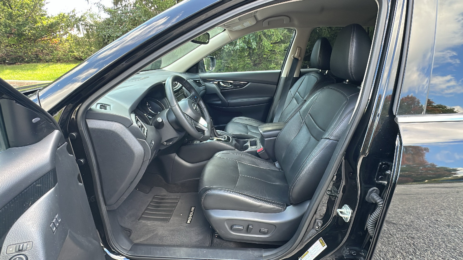 Used 2019 Nissan Rogue SL AWD/4WD image 13