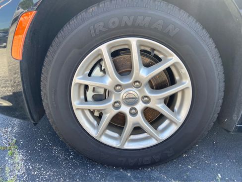 Used 2024 Chrysler Pacifica Touring-L FWD image 15