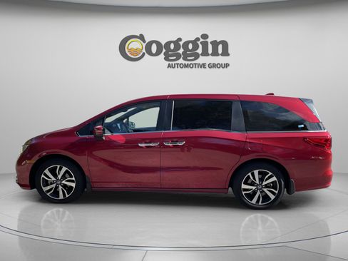 Certified 2024 Honda Odyssey Touring image 2