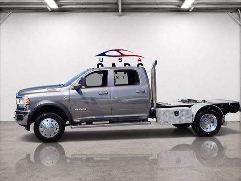Used 2022 RAM 5500 Tradesman w/ Chrome Appearance Group RWD image 3