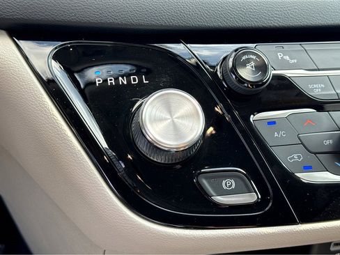 Used 2017 Chrysler Pacifica Touring-L Plus image 25