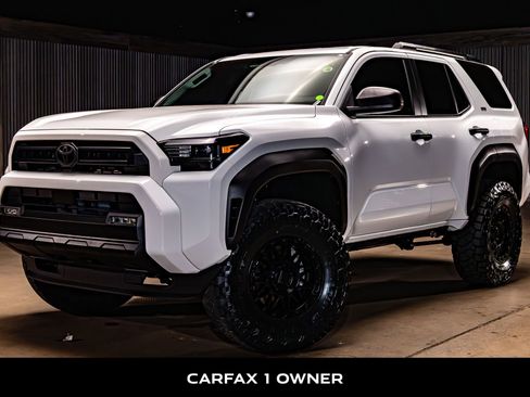 Used 2025 Toyota 4Runner SR5 AWD/4WD image 5