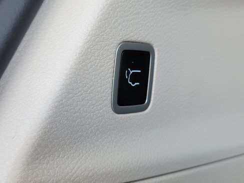 Used 2024 Chrysler Pacifica Touring-L w/ Road Tripper Package FWD image 25