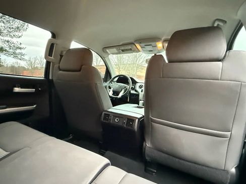 Used 2014 Toyota Tundra SR5 w/ SR5 Upgrade Package image 21