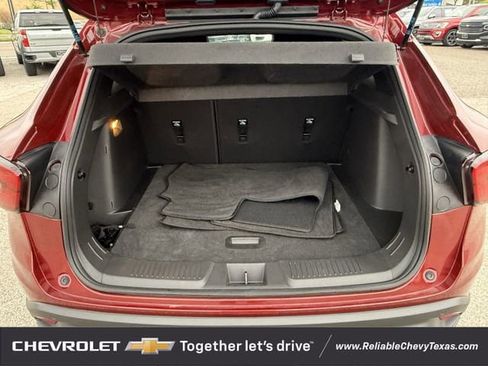 Used 2025 Chevrolet Trax RS w/ Sunroof Package FWD image 36