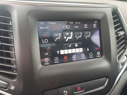 Used 2019 Jeep Cherokee Latitude Plus AWD/4WD image 23