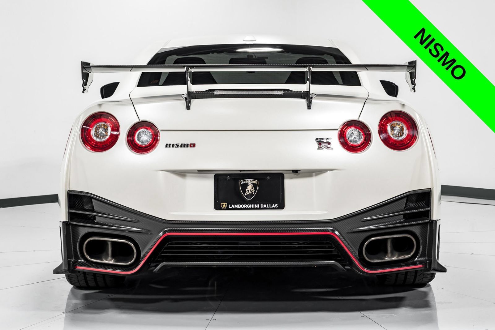 Used 2016 Nissan GT-R NISMO AWD/4WD image 5