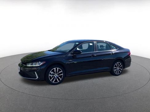 Used 2025 Volkswagen Jetta SE image 8