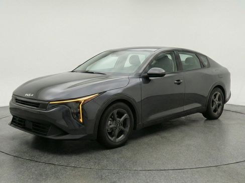 Used 2025 Kia K4 FWD image 3
