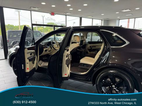 Used 2017 Bentley Bentayga image 73