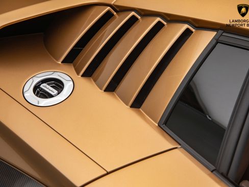 Used 2022 Lamborghini Aventador Countach image 6