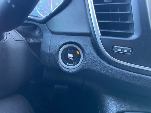 Used 2016 Chrysler 200 Limited image 38