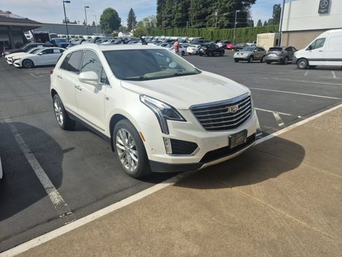 Used 2017 Cadillac XT5 Platinum w/ Driver Assist Package AWD/4WD image 5