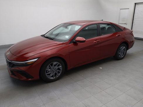 Used 2024 Hyundai Elantra SEL image 2