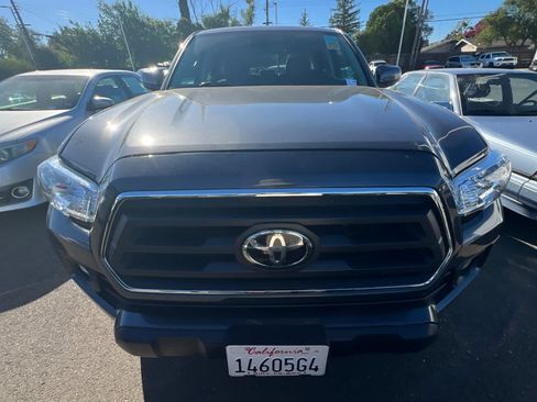 Used 2020 Toyota Tacoma SR5 RWD image 2