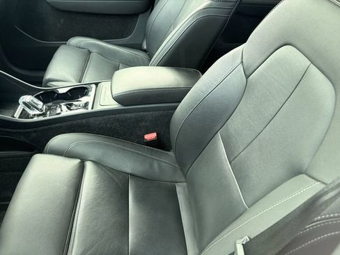 Used 2019 Volvo XC40 T4 Inscription FWD image 10