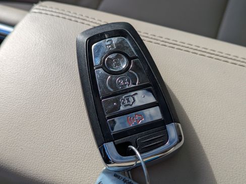 Used 2020 Lincoln Navigator L Reserve w/ Luxury Package image 32