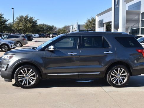 Used 2017 Ford Explorer Platinum image 12