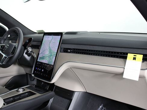 New 2026 Volvo EX90 Plus image 9