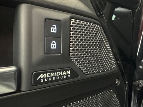 Used 2023 Land Rover Defender 110 V8 AWD/4WD image 19