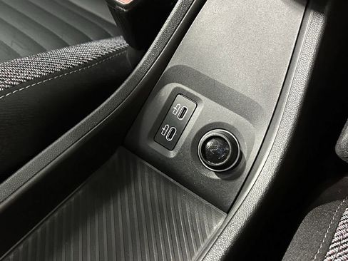 Certified 2025 MINI Cooper 2-Door Hardtop image 22