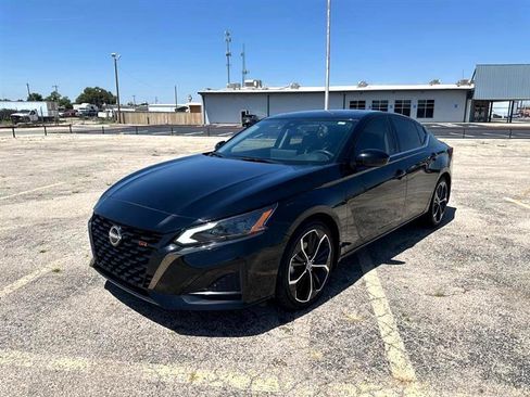 Used 2024 Nissan Altima 2.5 SR w/ SR Premium Package image 1