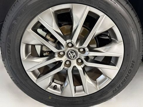 Used 2025 Toyota RAV4 XLE AWD/4WD image 33