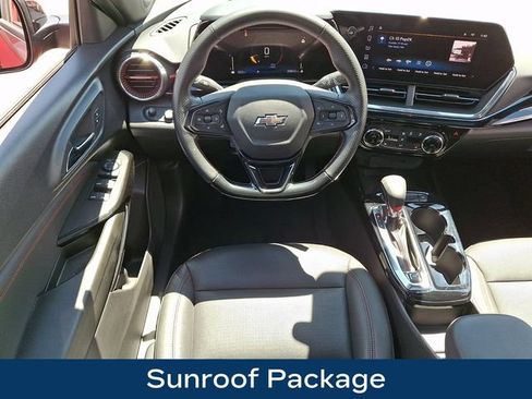 Used 2024 Chevrolet Trax RS w/ Sunroof Package FWD image 3