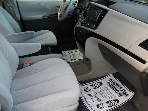 Used 2011 Toyota Sienna LE image 16