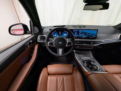 Used 2026 BMW X7 xDrive40i w/ Executive Package image 2