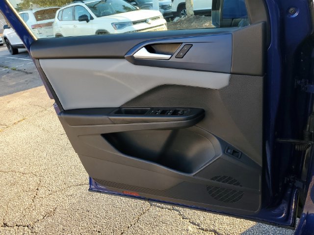 Certified 2023 Volkswagen Taos SE w/ Panoramic Sunroof Package FWD image 35