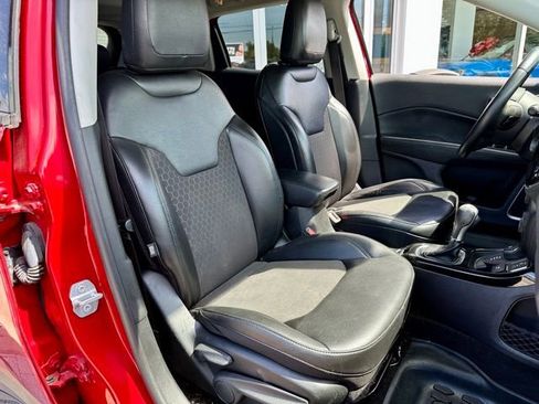 Used 2019 Jeep Compass Latitude AWD/4WD image 23