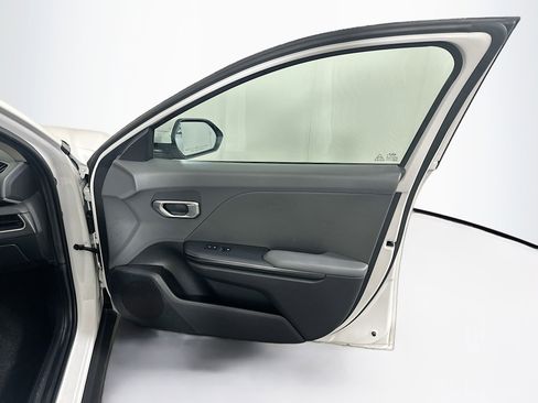 Used 2025 Kia K4 LXS image 33