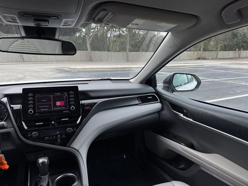 Used 2024 Toyota Camry SE image 28