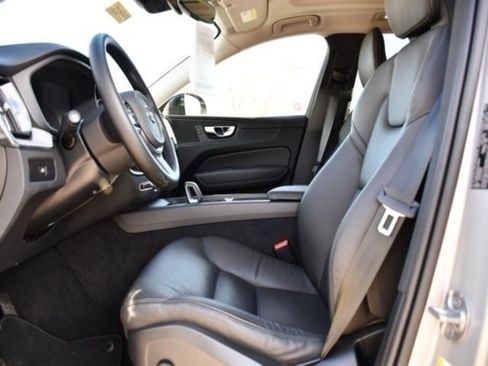 Used 2025 Volvo XC60 B5 Plus image 11