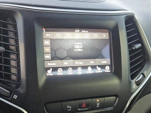 Used 2021 Jeep Cherokee Latitude Plus w/ Sun & Sound Group FWD image 19