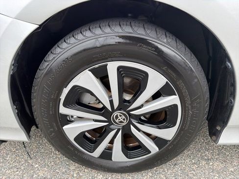 Used 2018 Toyota Prius Prime Premium image 39